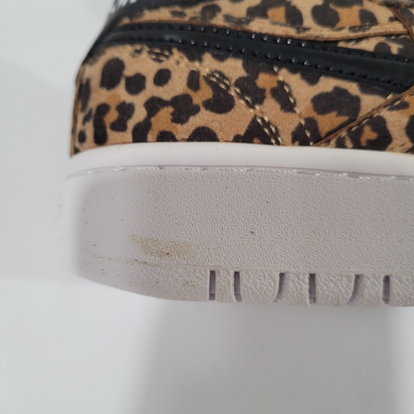 Reebok Animal print Sneakers size 4.5 Girls NWT - Picture 2 of 8